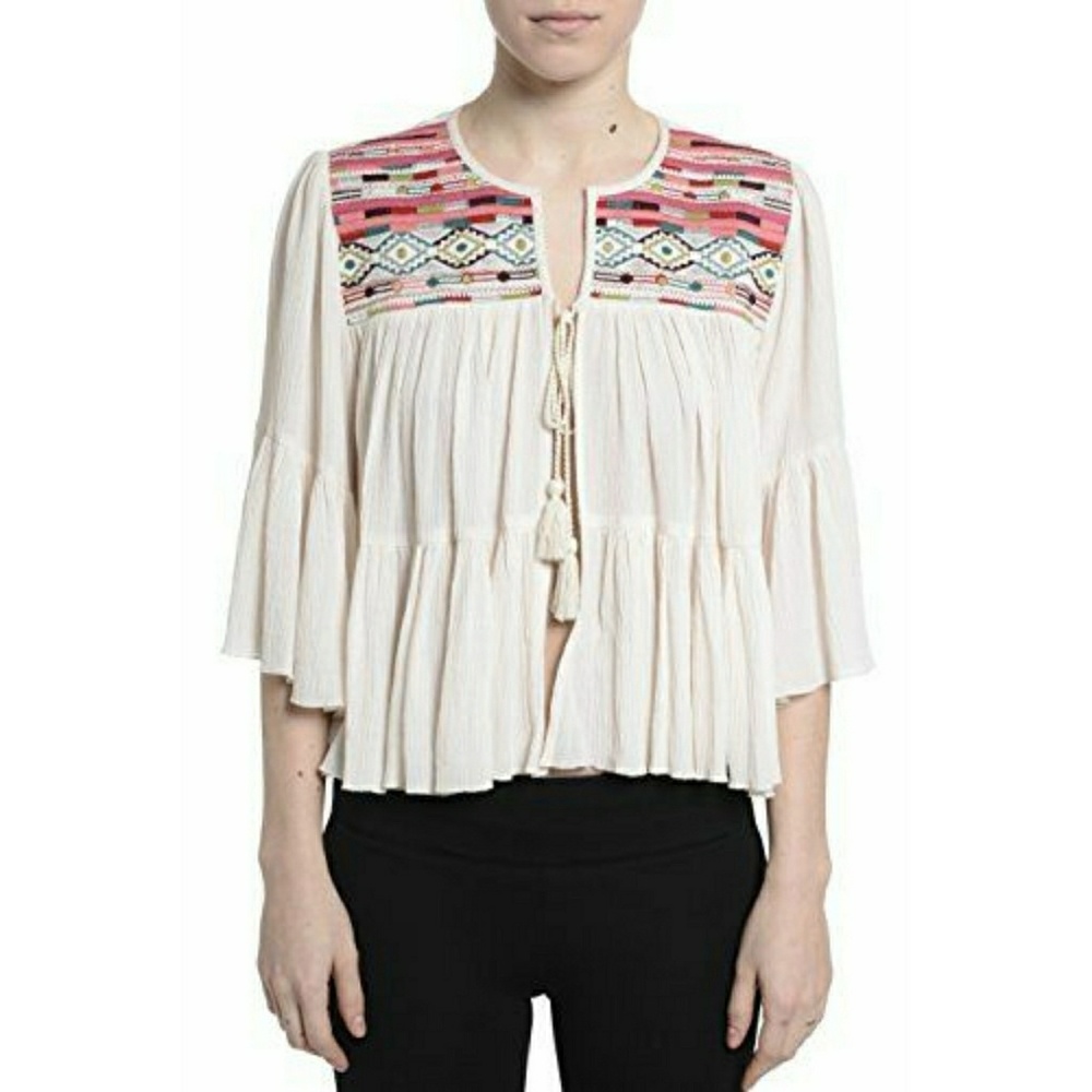 Romeo + Juliet Blush embroidered flowy peasant top
